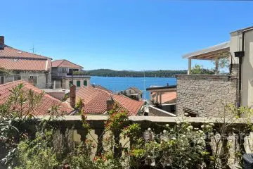 Wohnung mit großer Terrasse, zum Verkauf