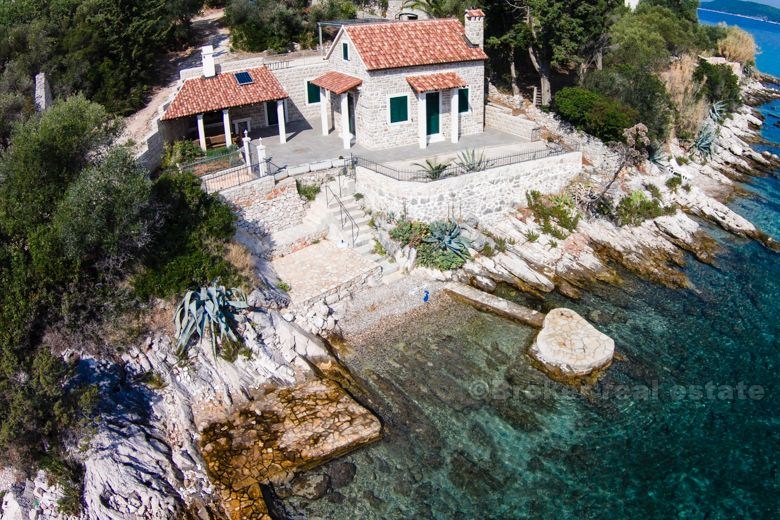 Krásný kamenný dům u moře, na prodej