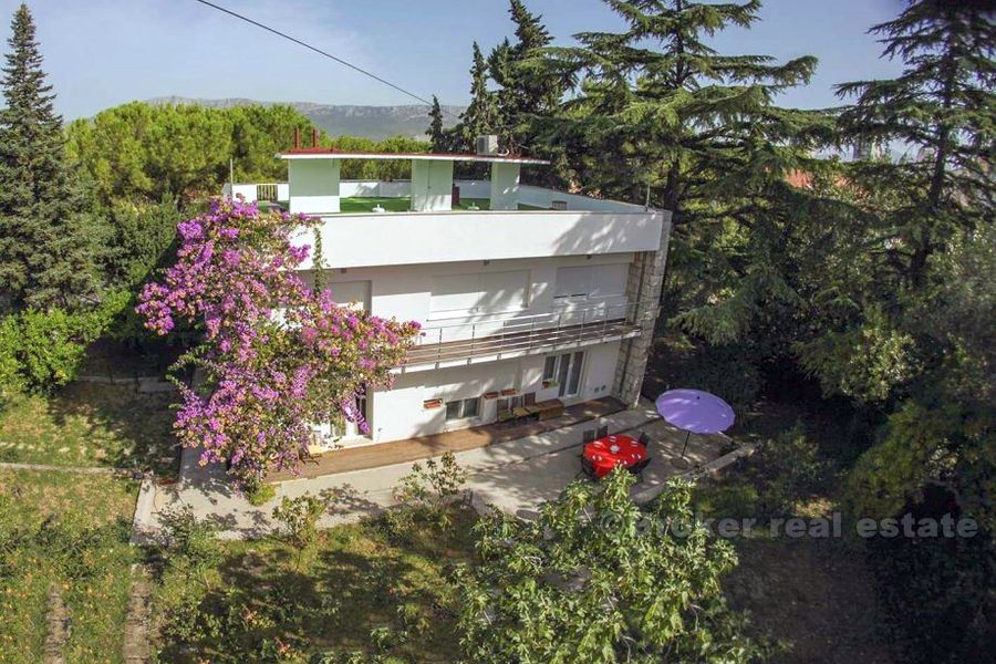 Detached villa, for sale and for rent