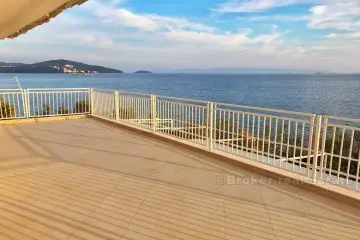House, first row by the sea, for sale