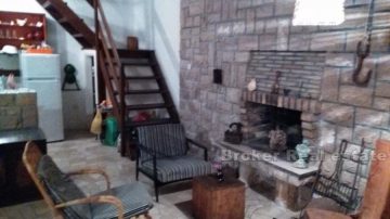 Stone house in the center of Bol, for sale
