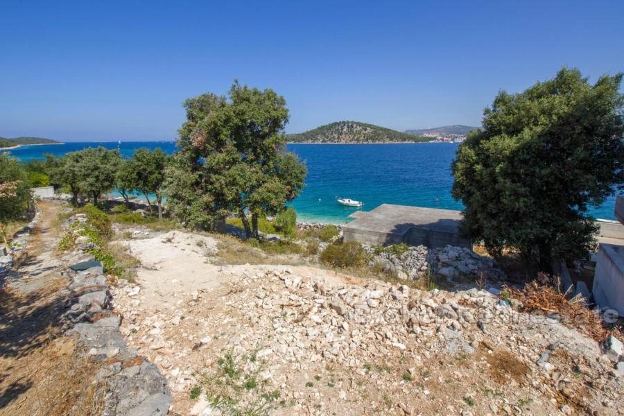 Building land plot next to the sea, for sale
