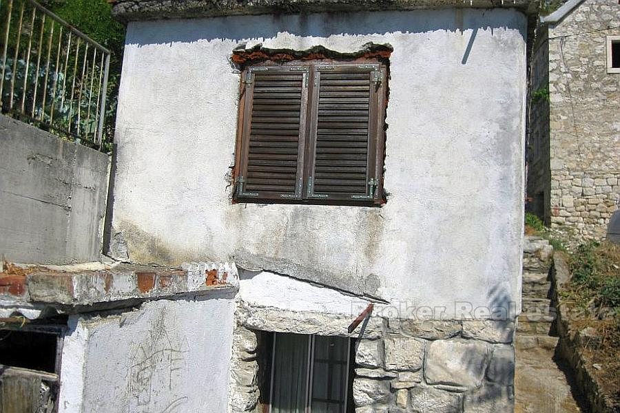 Nedovršena kuća na dvije etaže