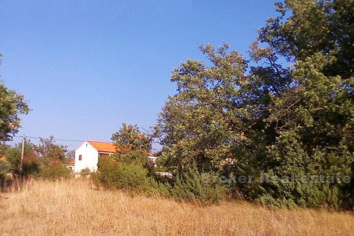 Building land plot in the center of village, for sale