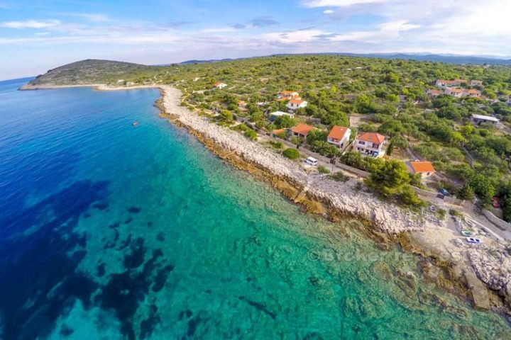 Small ruin house, for sale