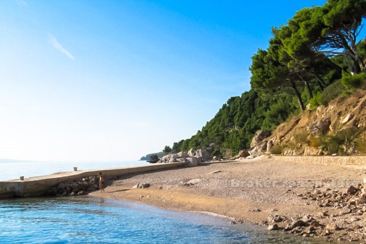 House in a quiet environment, overlooking the sea, for sale