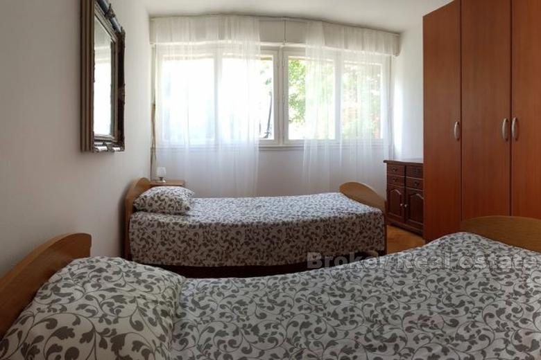 Confortevole appartamento con due camere da letto al piano terra