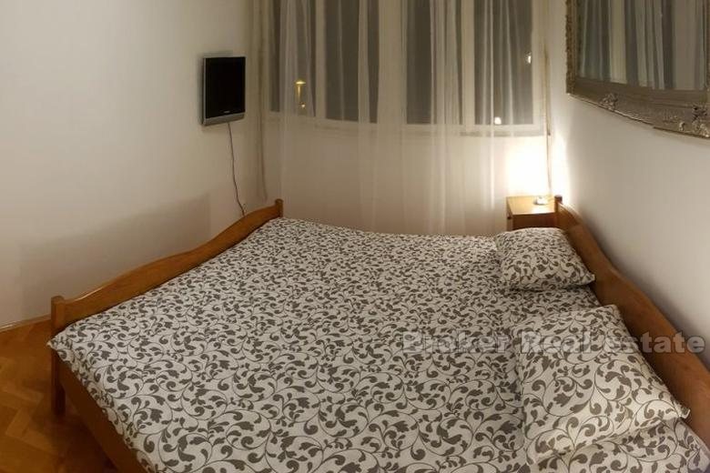Confortevole appartamento con due camere da letto al piano terra