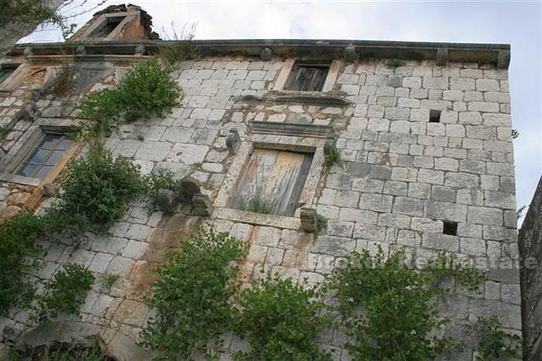 Разрушенный каменный дом, для продажи