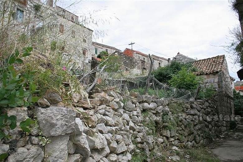 Ruiniertes Steinhaus, zum Verkauf