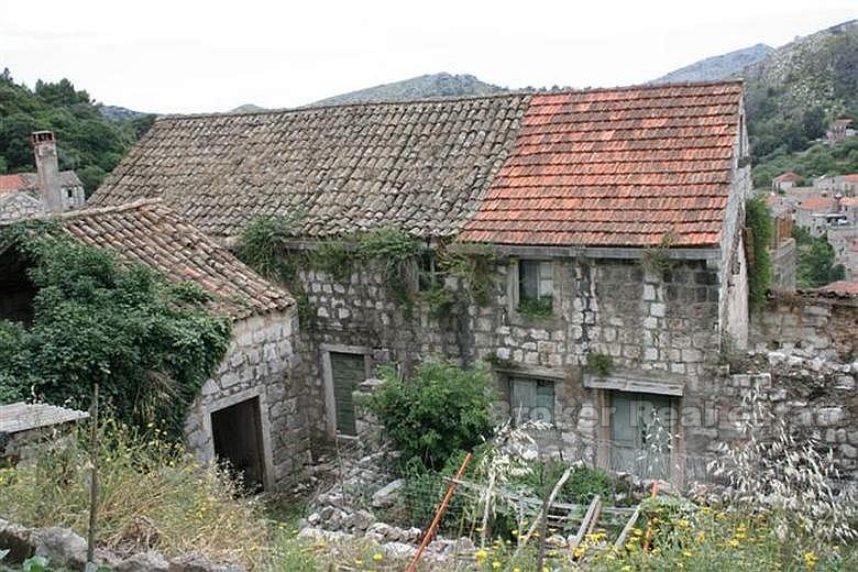 Kamenný dům zničený, na prodej