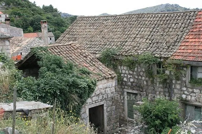 Разрушенный каменный дом, для продажи