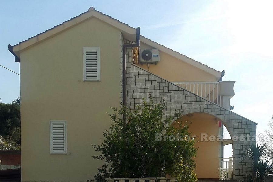 Detached house on two floors, for sale