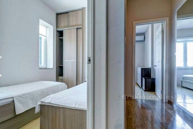 Modern möblierte Wohnung mit zwei Schlafzimmern, zu vermieten