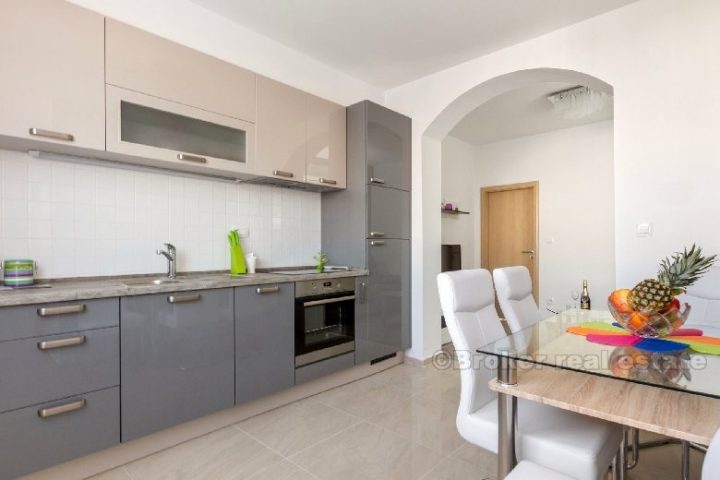 Modern one bedroom apartment on the ground floor, for rent