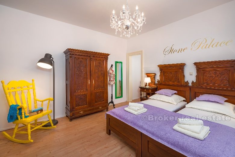 Apartment in the center, situated in a nice stone house, for sale