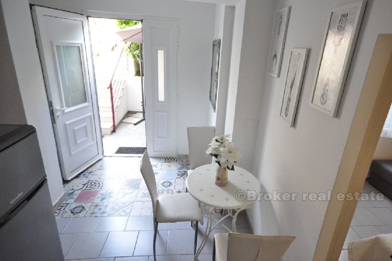 One bedroom apartment on the ground floor of a residential building(Firule), for rent