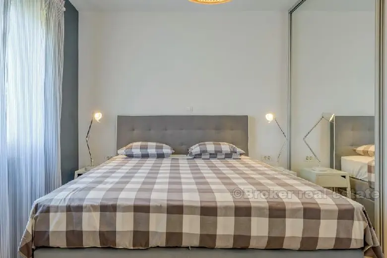 Komplett eingerichtete Wohnung mit einem Schlafzimmer, Bacvice, zum Verkauf