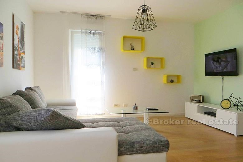 Three bedroom apartment, area of Znjan, for short term rental