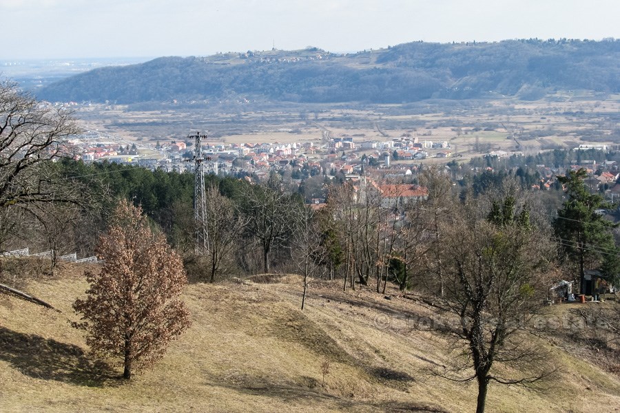 Tomt med utsikt over byen Samobor, til salgs