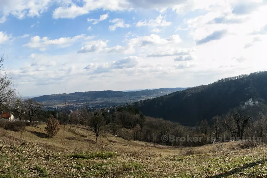 Terrain avec vue sur la ville de Samobor, à vendre