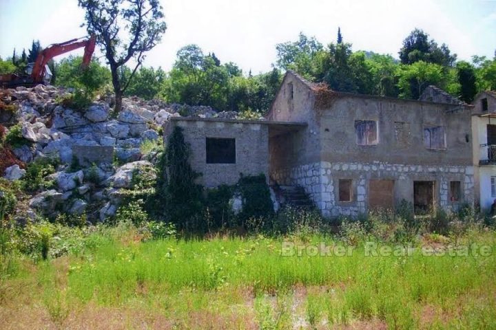 Old house with large land, for sale