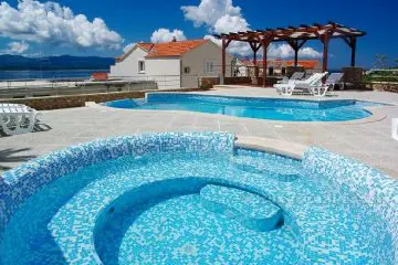 Apartment house with the pool and sea view, for sale