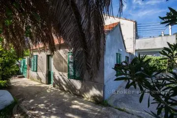 House right on the beach, for sale