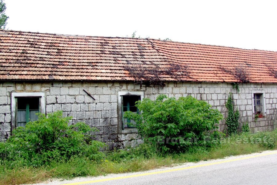 Старый каменный дом для ремонта, для продажи