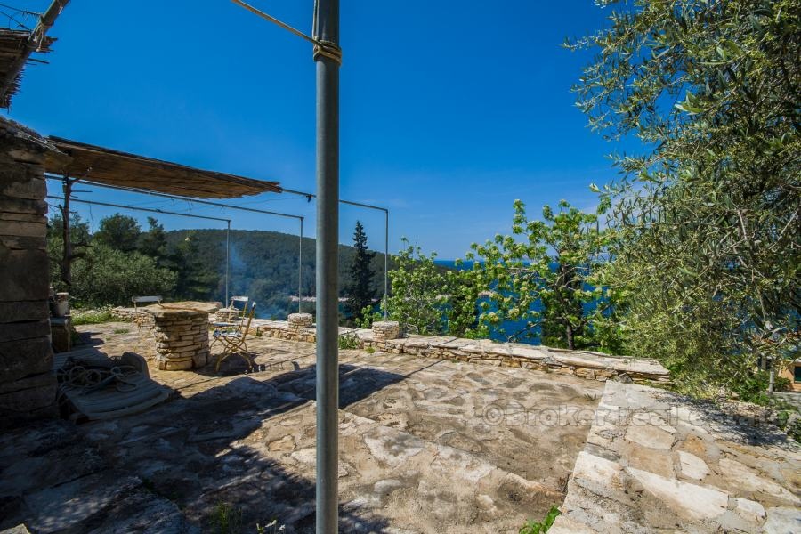 Kamenný dům s výhledem na moře, na prodej