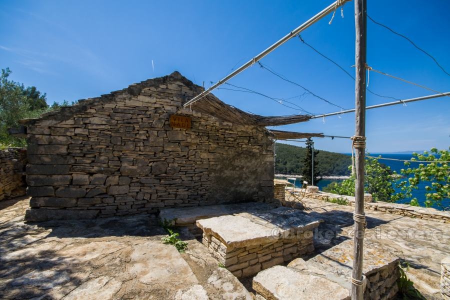 Stone house with sea view, for sale