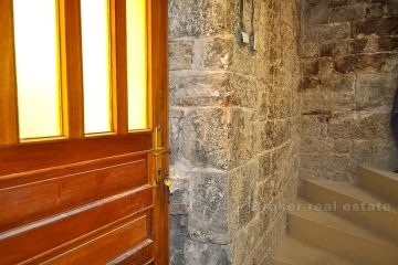 Stone house with partial sea view, for sale