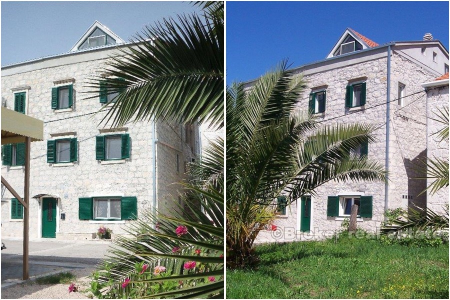 Renovated stone house in the first row to the sea, for sale
