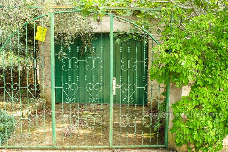 Haus mit Garten in ruhiger Lage, zu verkaufen