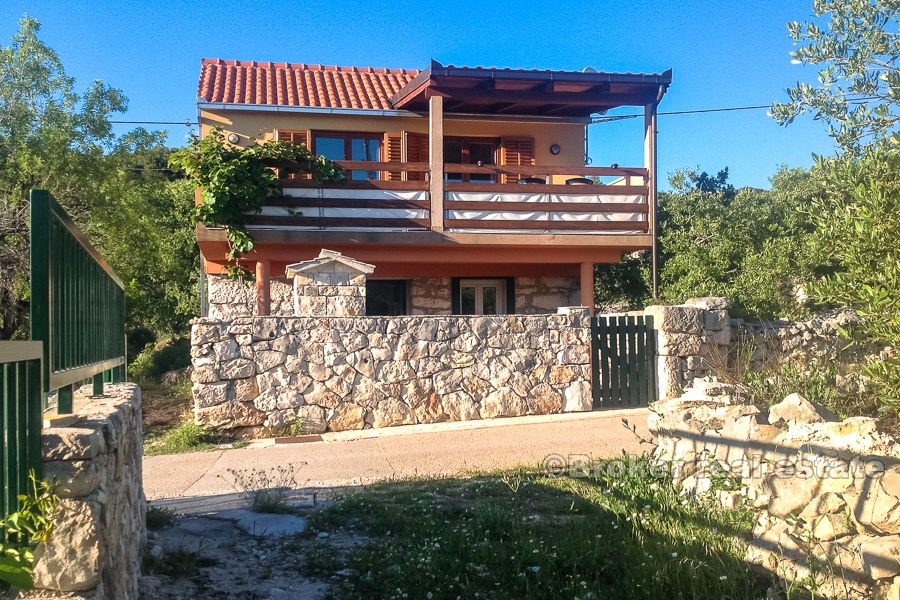 Charming house on a quiet location, for sale