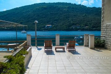 House by the sea with mooring, for sale