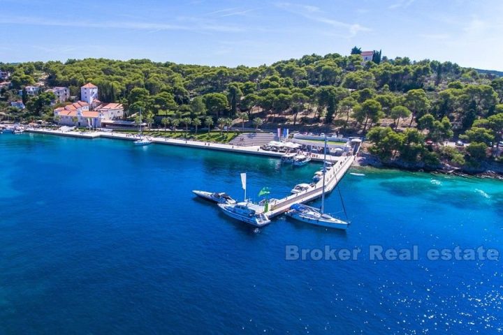 House, second row from the sea, for sale.