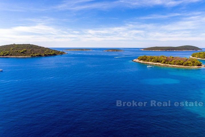 House, second row from the sea, for sale.