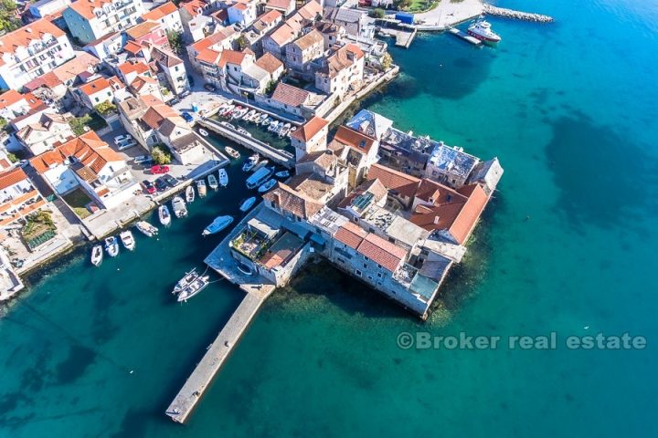 Stone house by the sea, for sale