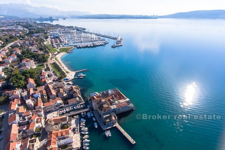 Stone house by the sea, for sale