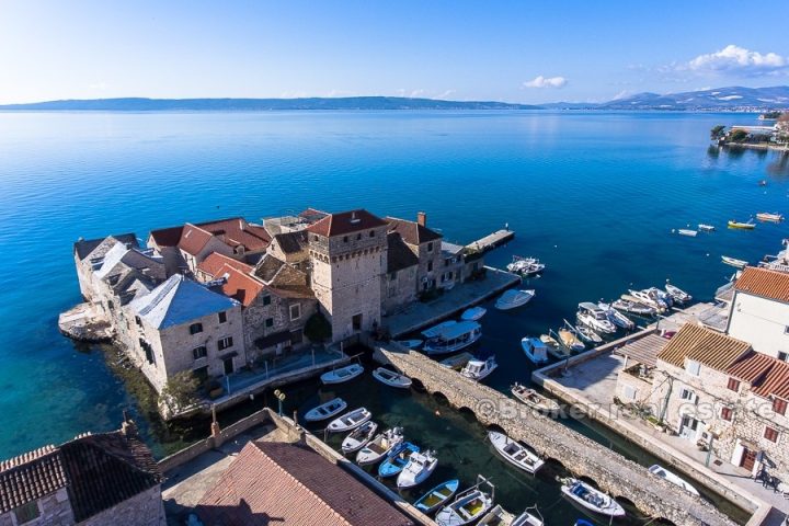 Stone house by the sea, for sale