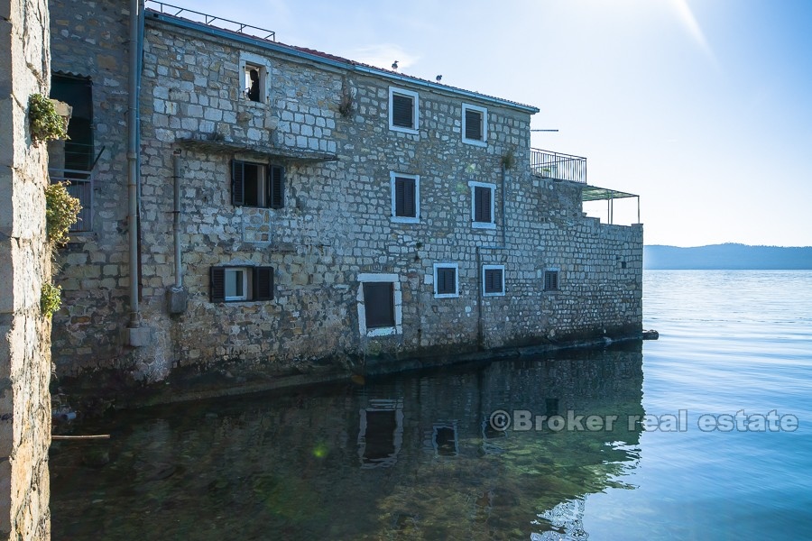 Stone house by the sea, for sale