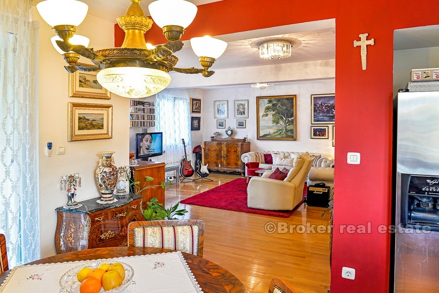 Three bedroom apartment near city center, for sale