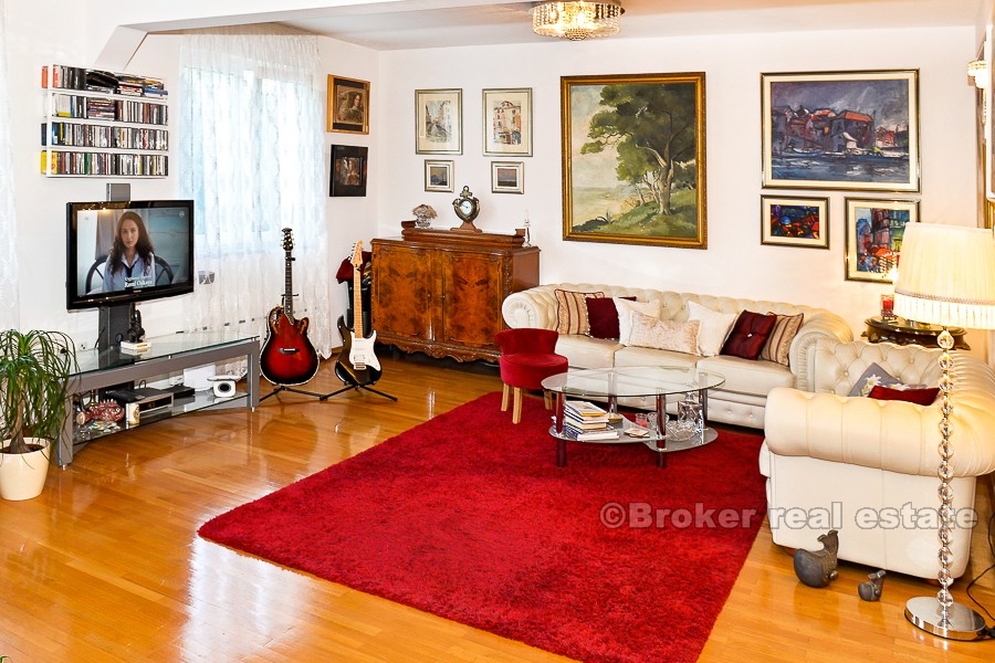 Three bedroom apartment near city center, for sale