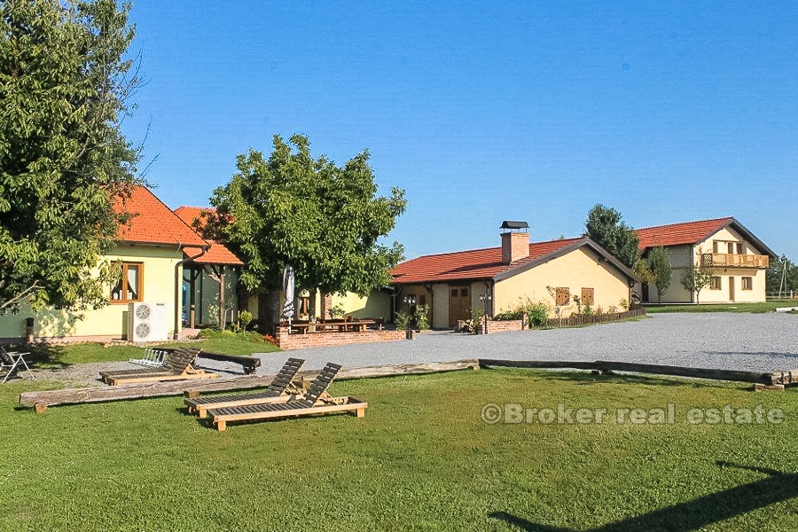 Complex for rural tourism in a small place, for sale