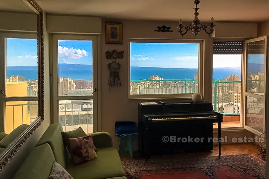 Двухкомнатная квартира, вид на море, для продажи