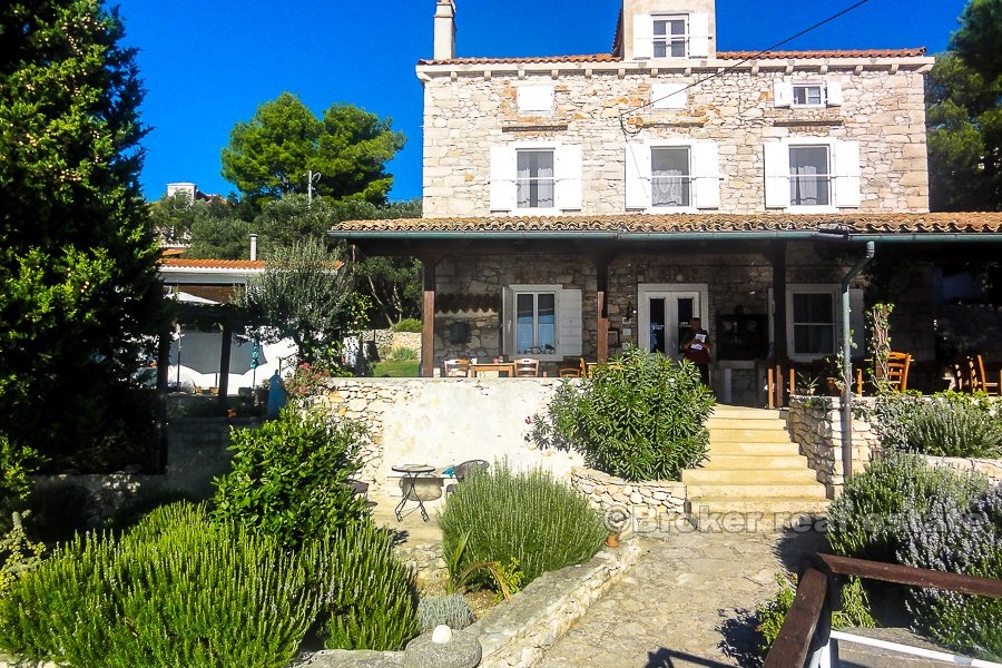 Renovated stone house by the sea, for sale