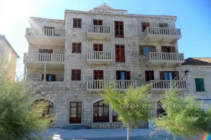 Three-bedroom apartment first row to the sea