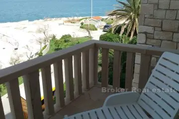 Three-bedroom apartment first row to the sea