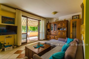 Spacious and sunny apartment overlooking the sea, Meje